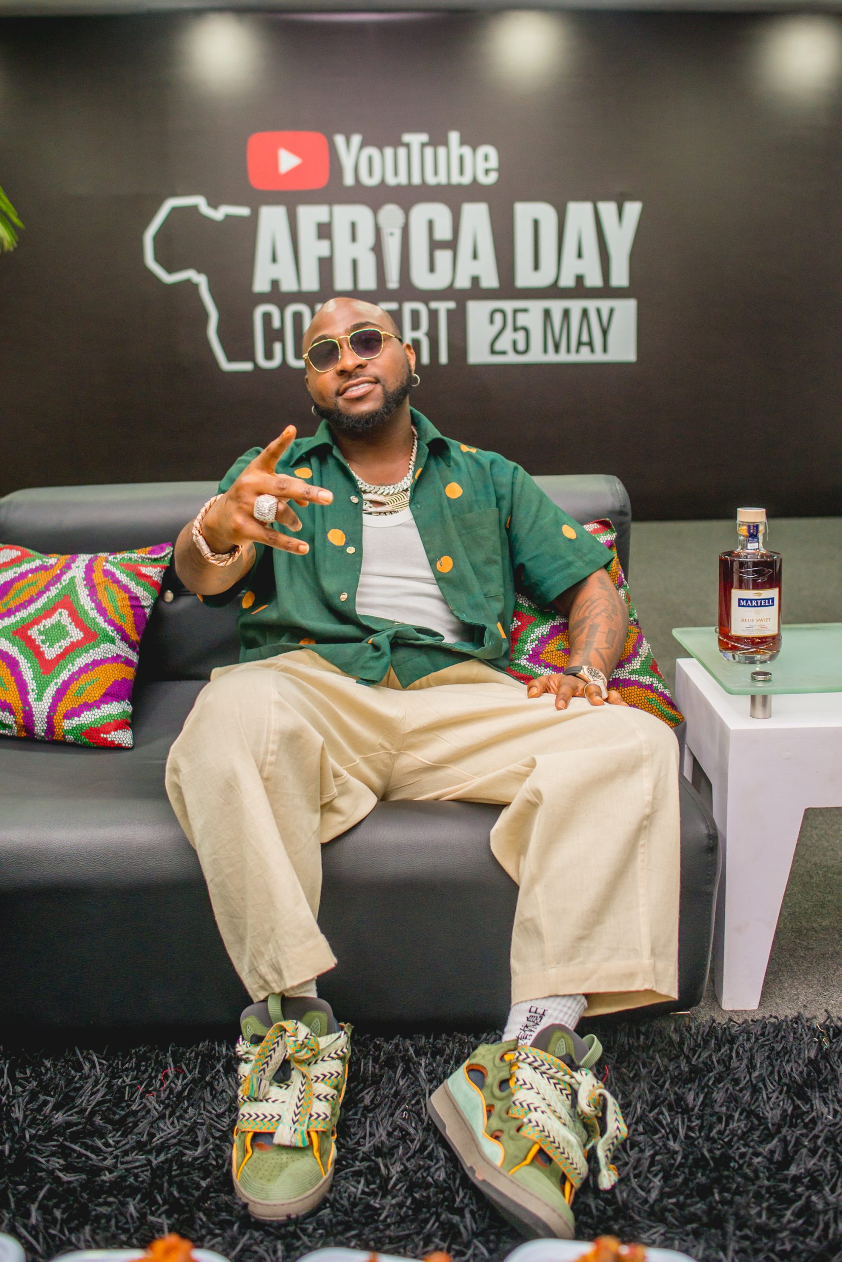 davido with a bottle of martell at the africa day concert 2022